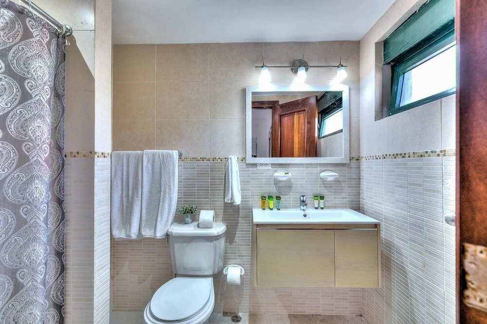 Scenic Oceanfront Apartment With a Walking Distance to the Beach