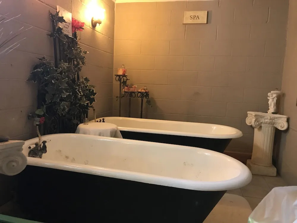 Armours Hotel & Spa
