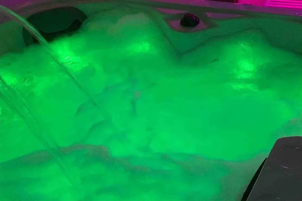 Get Away Home With Hot Tub Sleeps 7