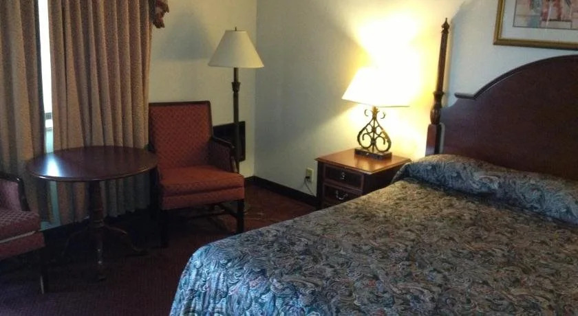 Embassy Motel - Franklin