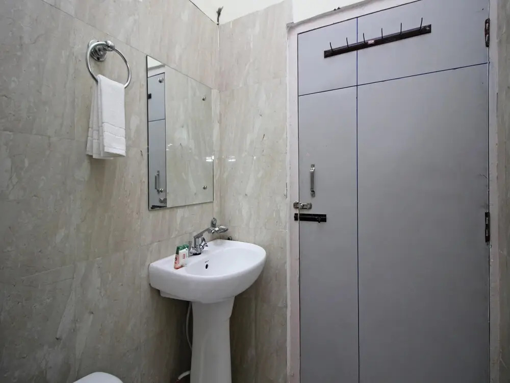 OYO Flagship 5175 Hotel Rama Blue Point