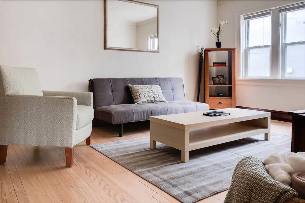 Large Beautiful One Bedroom on Brady St