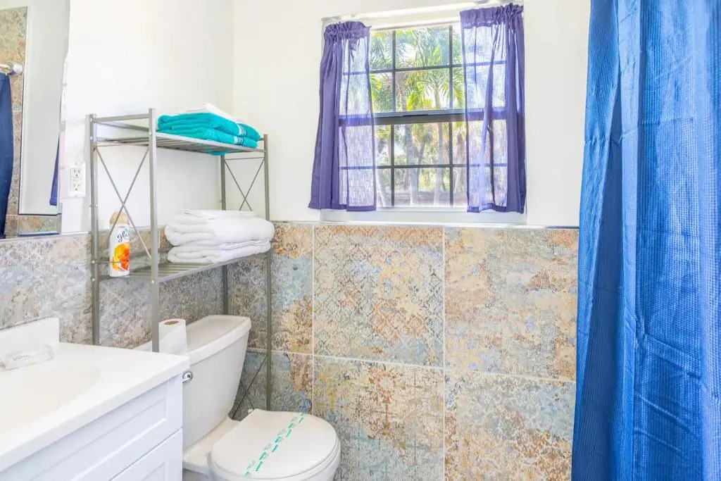 Sky Spacious Bungalow walking distance from beach! Name Sky Side A