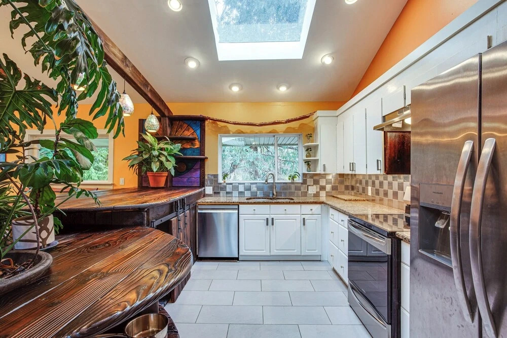 8 Mi to Lumen Field: Seattle Area Home w/ Backyard