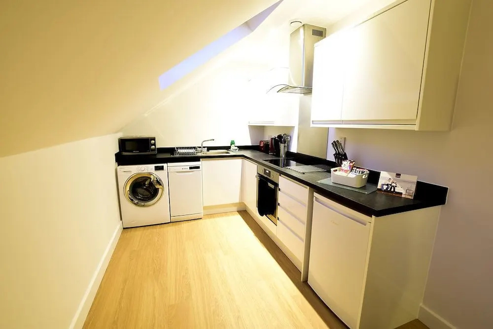 Roomspace Apartments -Kirk Court