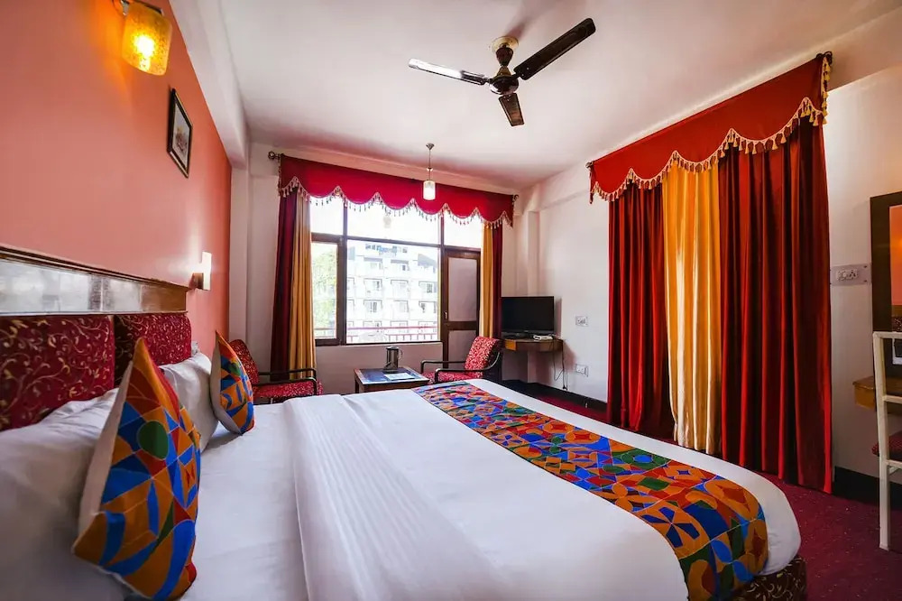 Fabhotel Chandra Palace