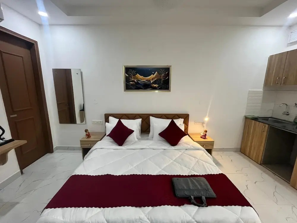 The Lodgers Studio Apartment Sector 52