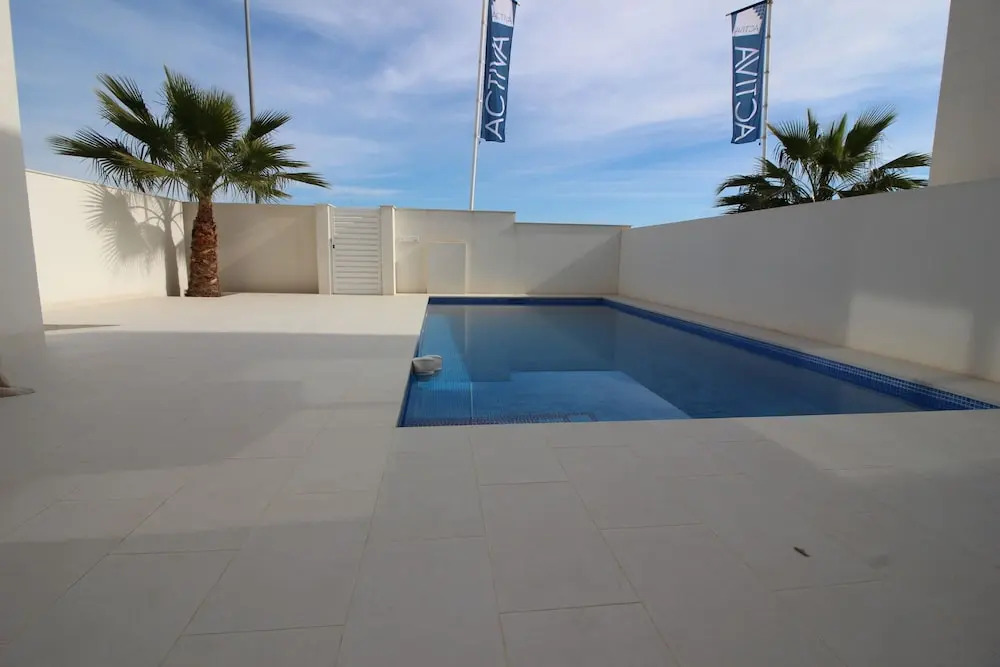 Villa con piscina Activa28