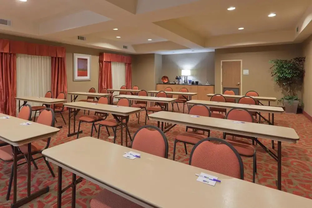 Holiday Inn Express Winona North