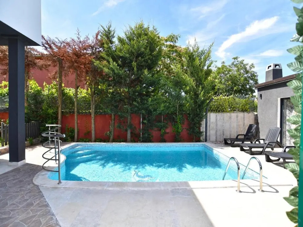 Welcoming Apartment With Shared Pool