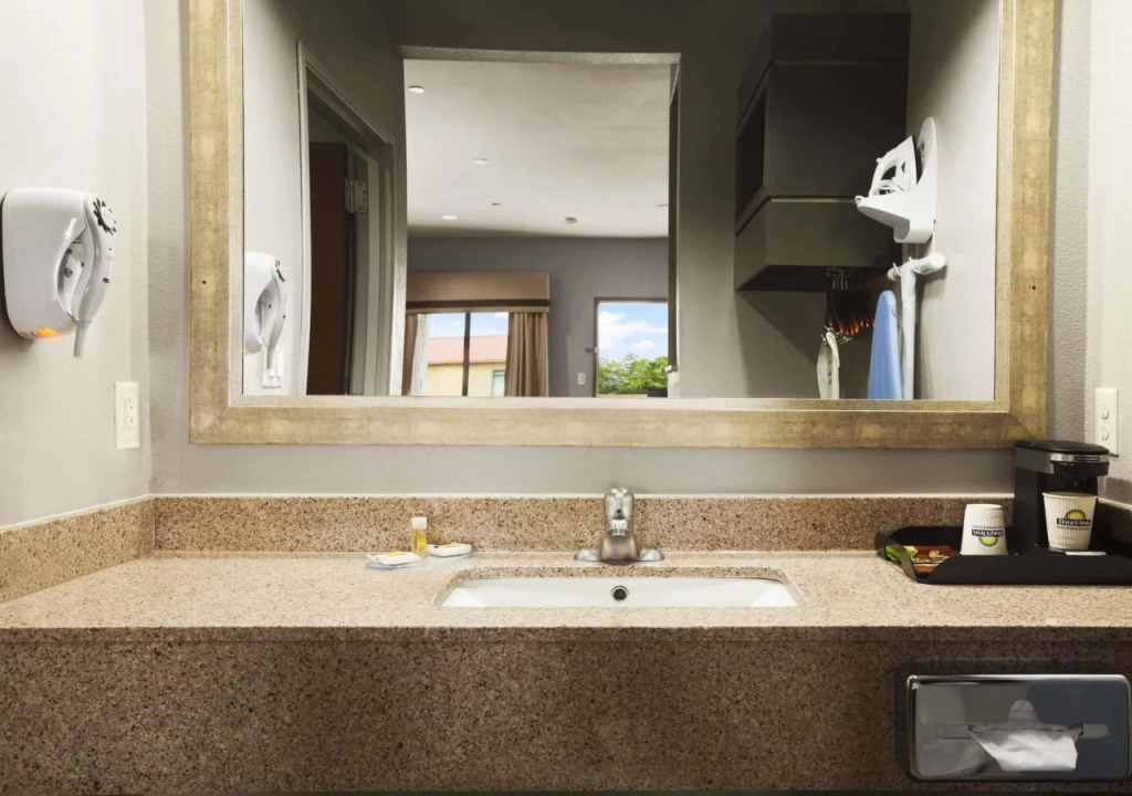 Days Inn & Suites Houston North-Spring