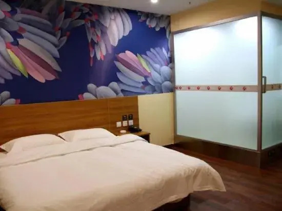 Pai Hotel  (Shijiazhuang Zhaiying South Street Sky Garden Store)