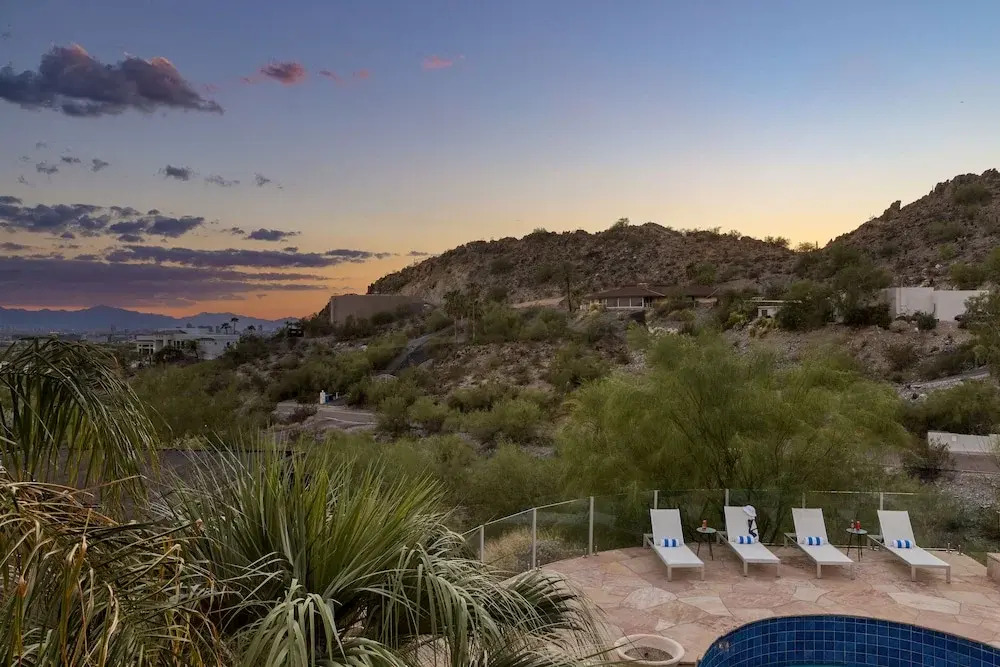 Desert Lagoon by Avantstay Luxury Phoenix Home w/ Entertainers Backyard