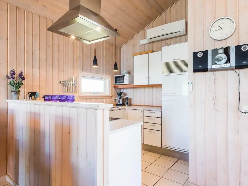 Bright and Spacious Family Retreat-By Traum