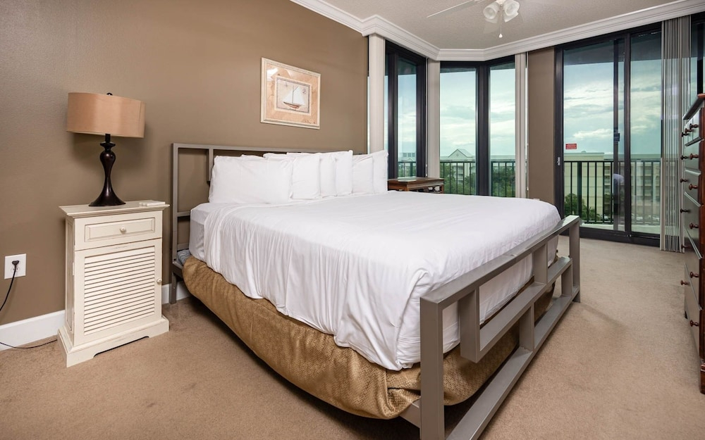 Lighthouse On The Bay 2513 3 Bedroom Condo