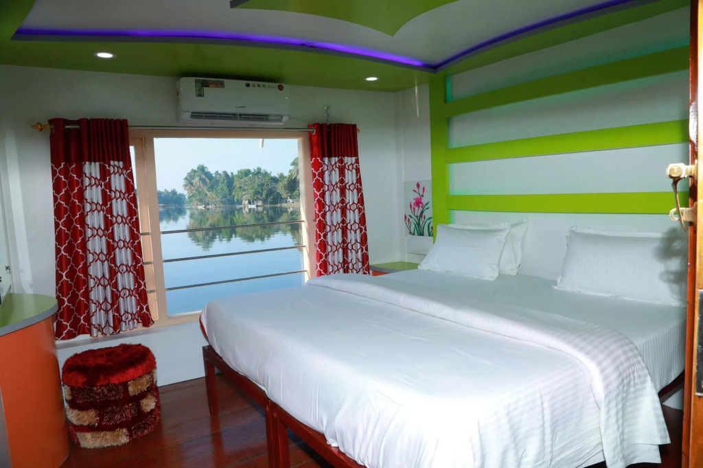 Beach Paradise Day Cruise Houseboat