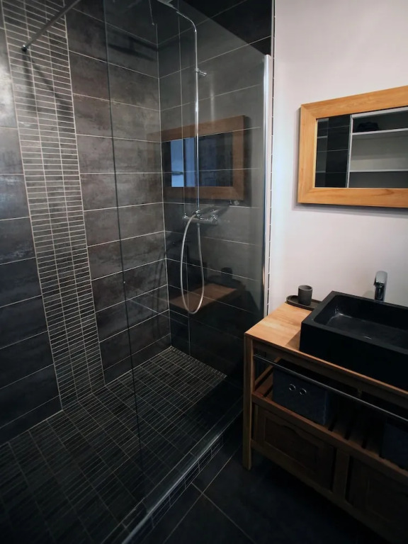 Central, spacious and comfortable 2 bedroom