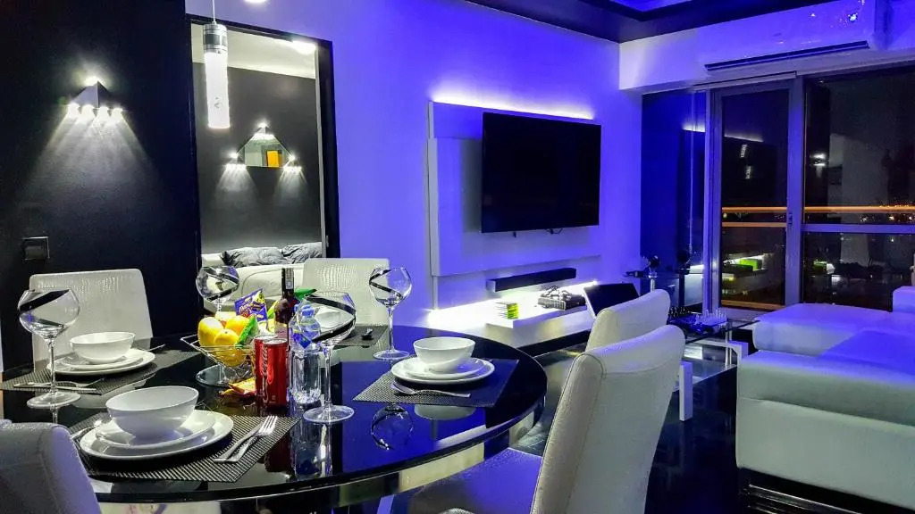 Modern Luxury Lower Penthouse Unit