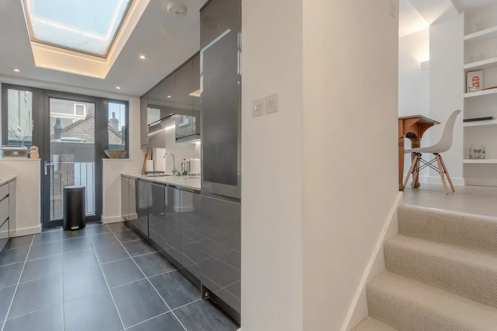 Stunning 3 Bedroom Apartment in South London