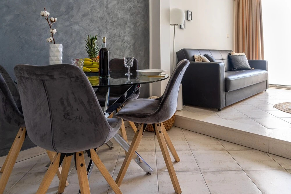 Modern Apartment With Balcony, Near Shopping Mall