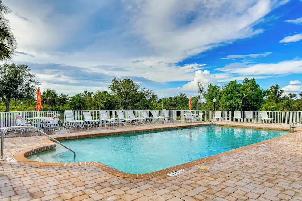 8 Mi to Beach w/ Pool Access: Englewood Condo!