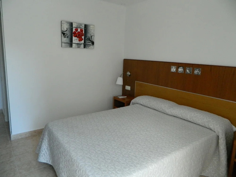 ROVIOR Rooms & Café