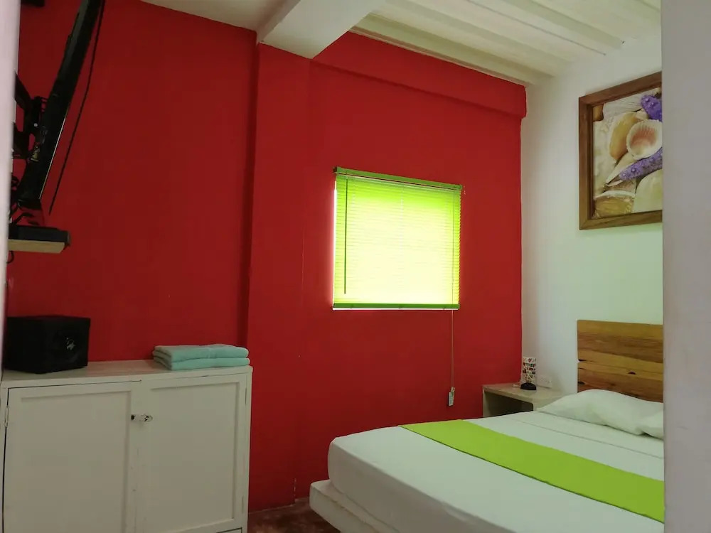 Hostal Caracoles