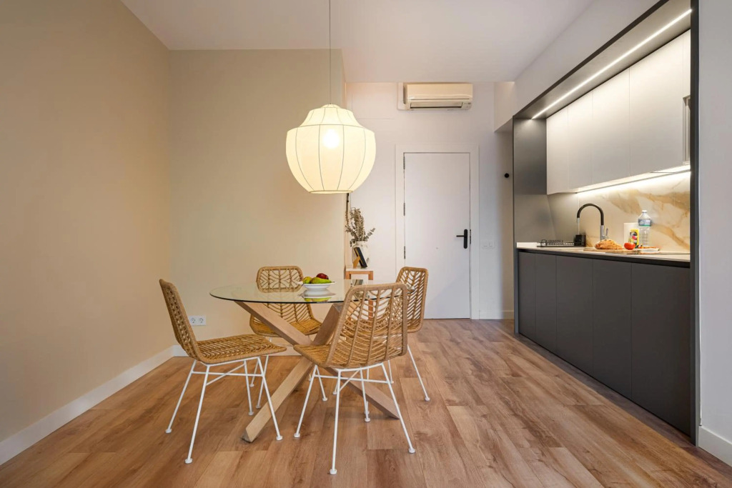 Happy Apartments