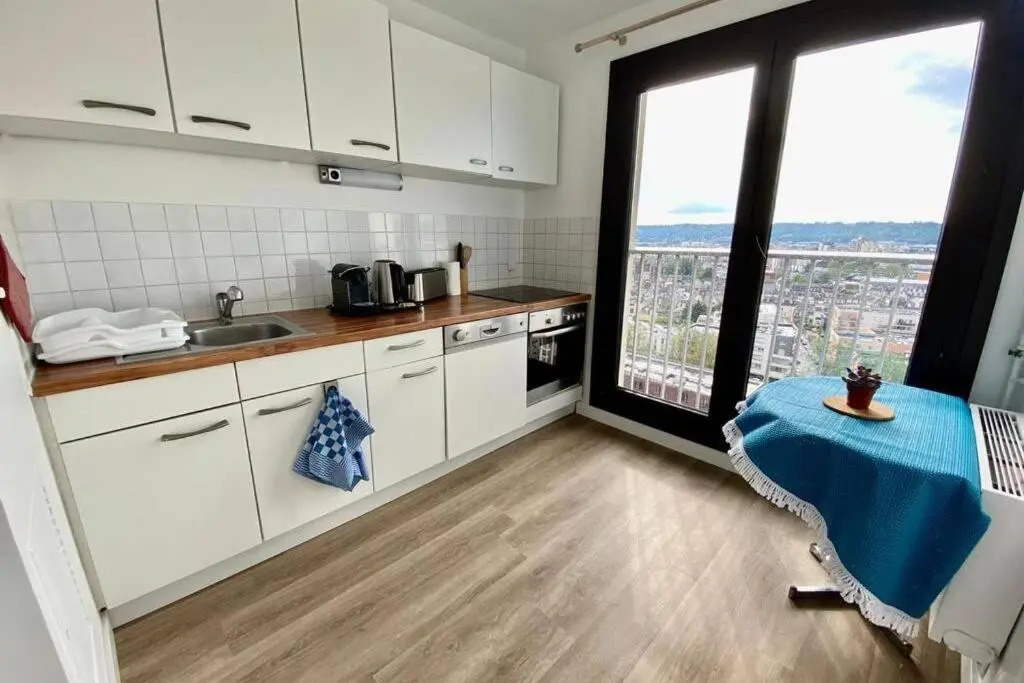 Grand F2 de 47m² au 15ème étage dans une résidence très calme