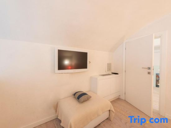 Le Grazie Luxury Apartment by Mmega