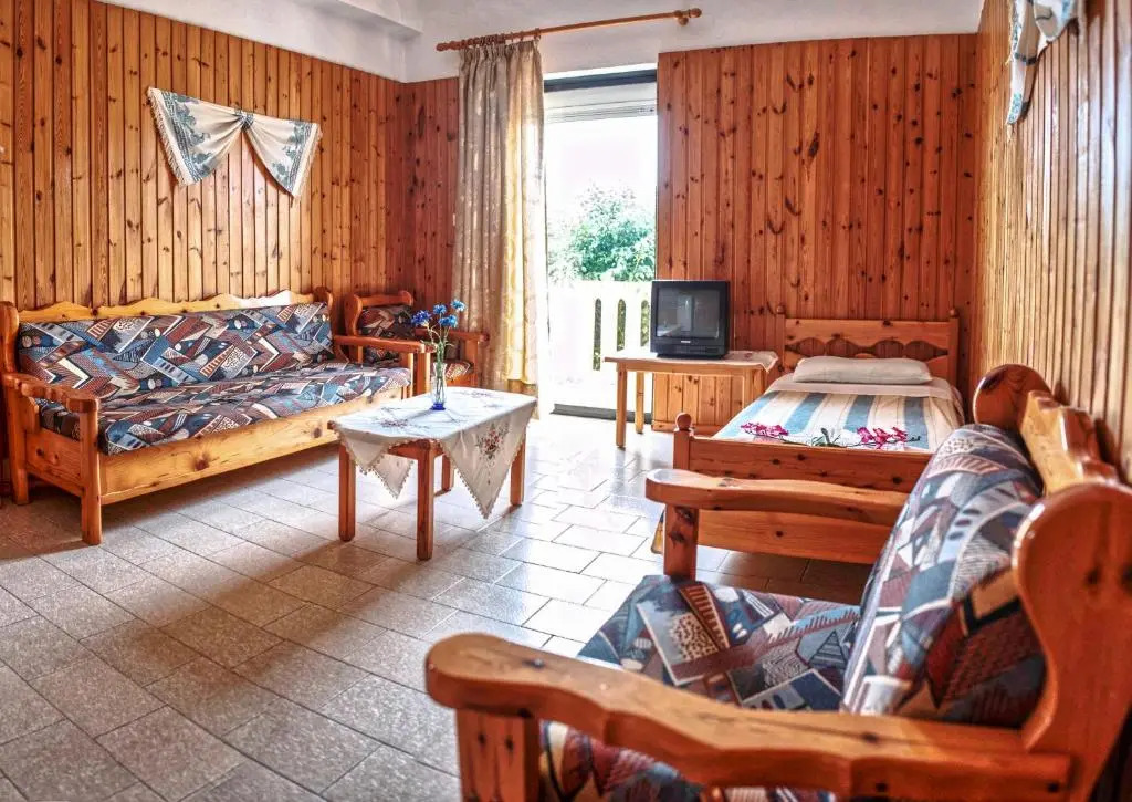 Emilia Studios And Apartments