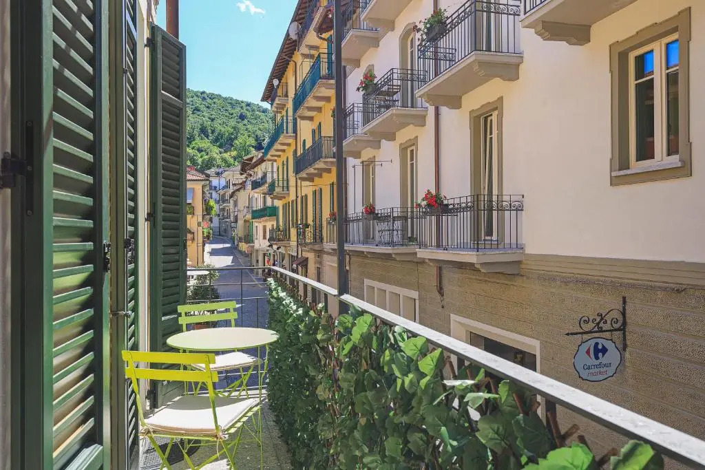 Dolfin - Nel Centro di Stresa - by Impero House