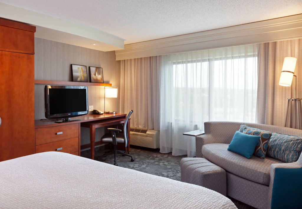 Courtyard By Marriott Farmington