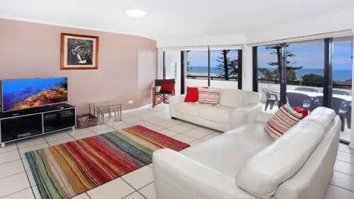 Unit 1 The Rocks 1746 David Low Coolum Beach Linen Included Wifi 500 Bond