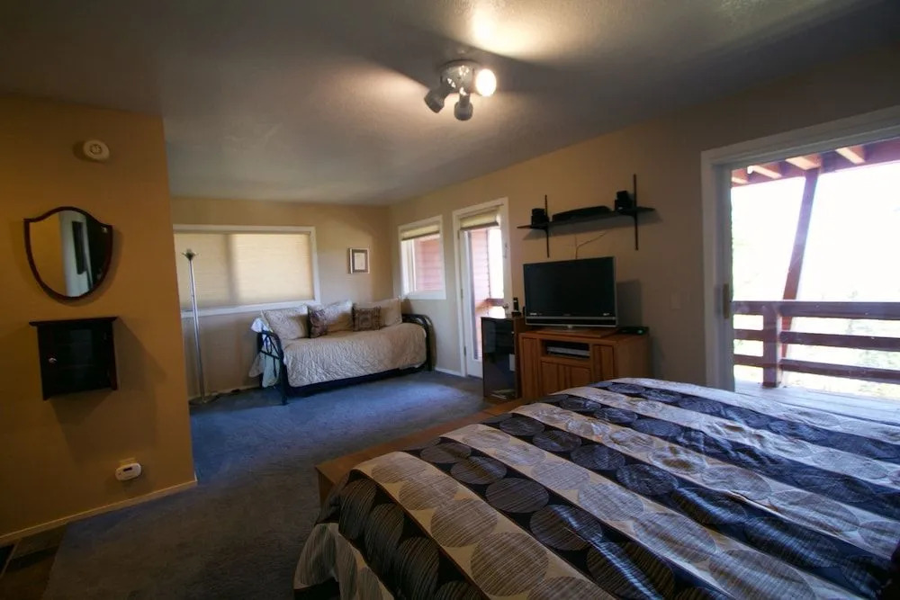 Bridges Townhome 13 Mountain View Townhome just Steps to the Slopes with Private Garage and Washer Dryer by RedAwning