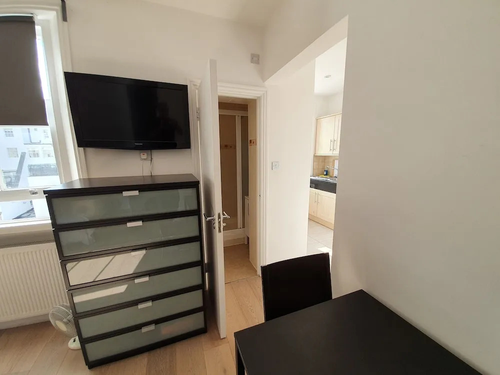 Studio Apartment in South Kensington 16