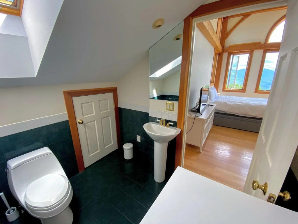 NEW!! Stunning home with breathtaking views, outdoor cedar sauna, great location!