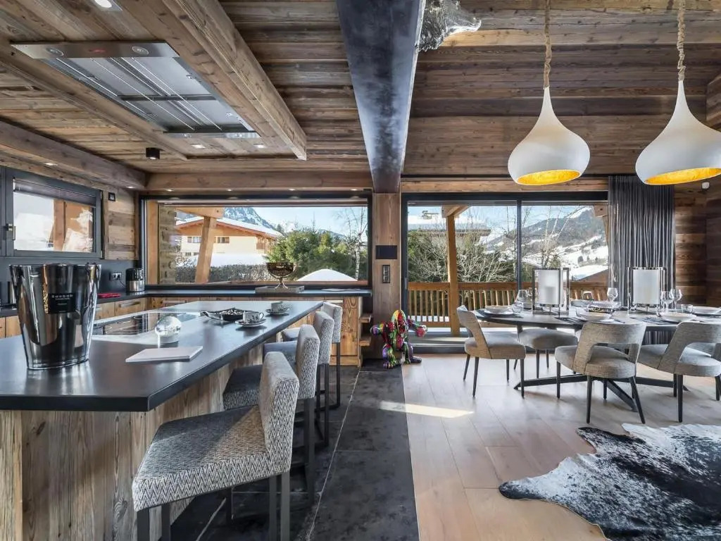 Chalet de luxe avec jacuzzi, salle cinéma et piscine au centre de Megève - FR-1-569-10