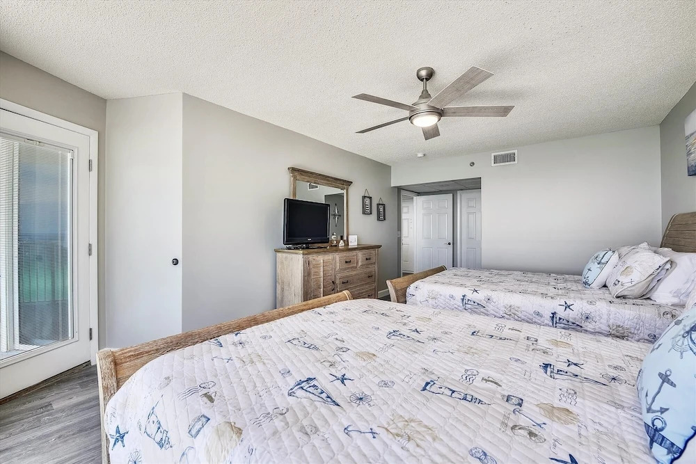 Long Beach Tower 3, #1303 - Completely Renovated 2 Bedroom . 2 Condo by RedAwning