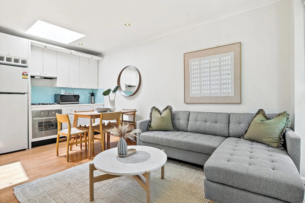 Bright 2-bed Apartment in South Yarra