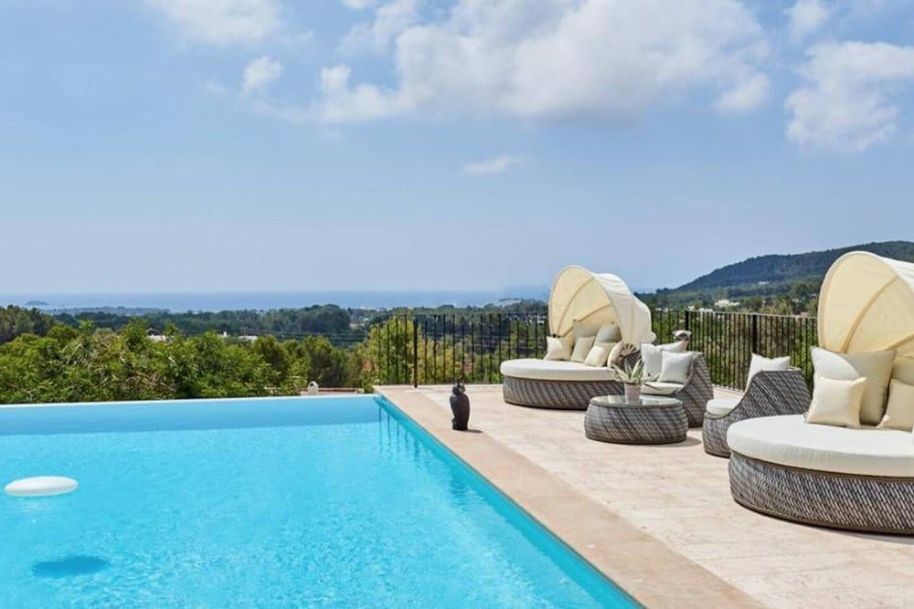 Villa Can Prats, Luxury Villa Surrounded by Nature