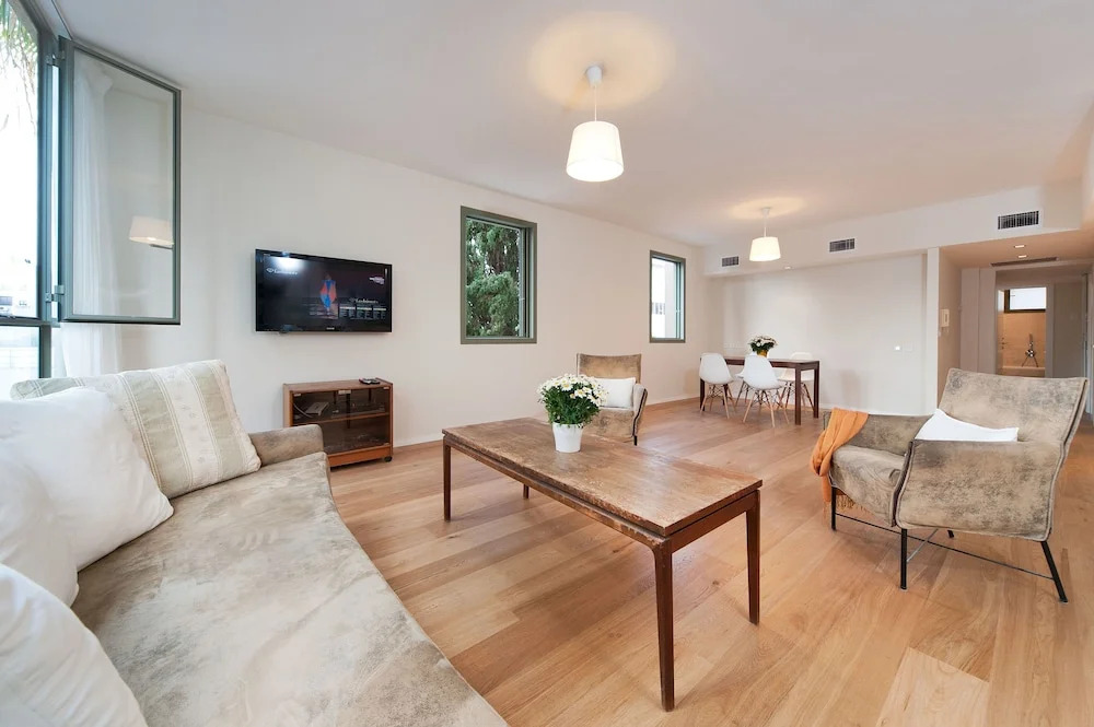 Sea N' Rent Spacious Family TLV Apartments