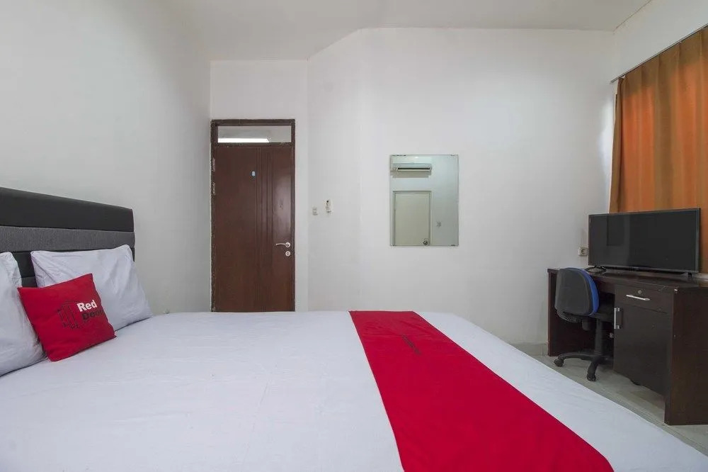 RedDoorz near Teras Kota 2