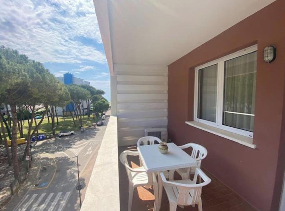 Sunny Terraced Apartment in Lignano