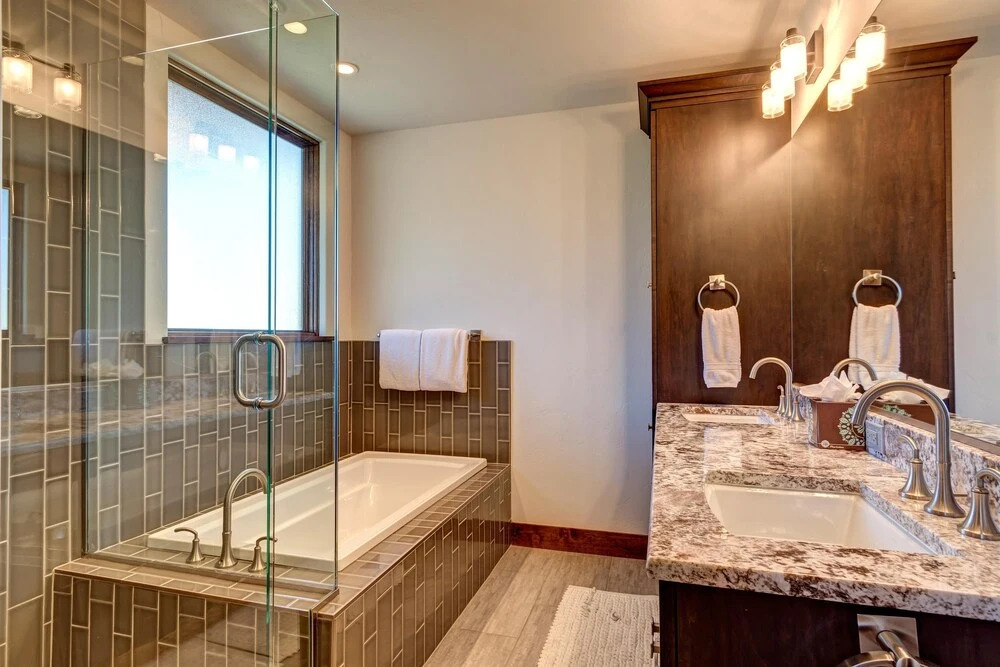 Stunning Home Main st. Walk Everywhere! Sleeps 12!