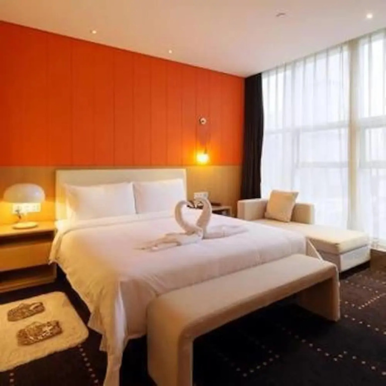 Aishang Hotel (Zhengzhou Zhengdong New District High-speed Railway Station)