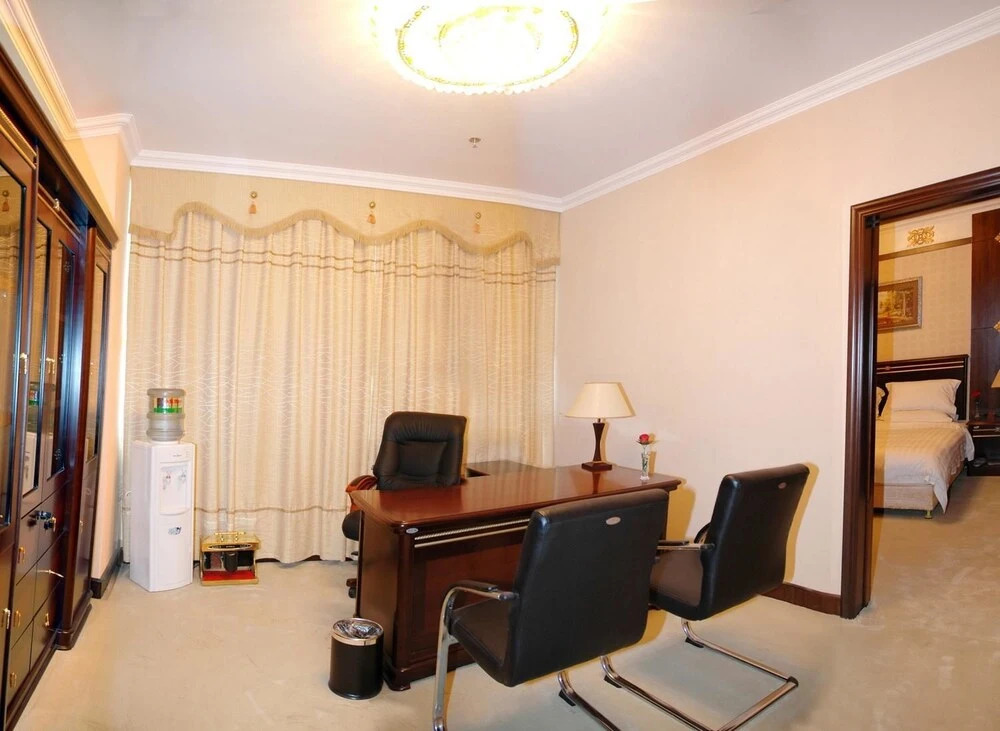 Peak Hotel