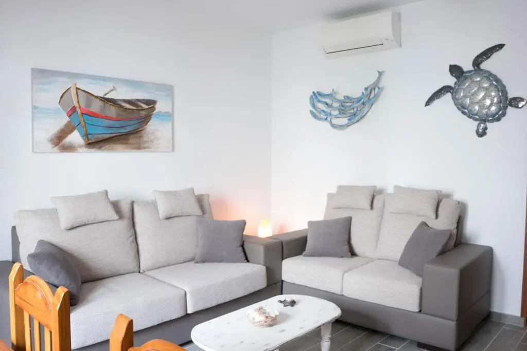 Close to Everything | A/C+ WiFi | 1min Beach |