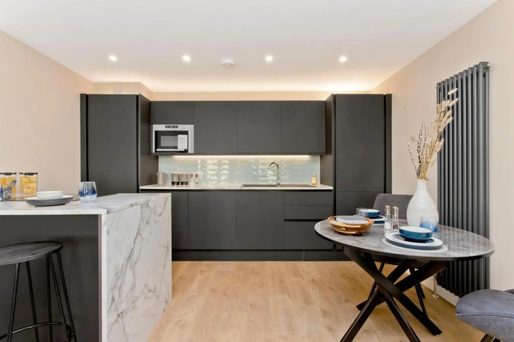 Modern City Centre 2 Bedroom 2 Bathroom Apartments, Main Door Ground with Private Parking