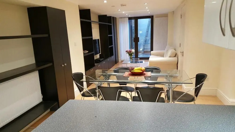 Clarendon Apartment